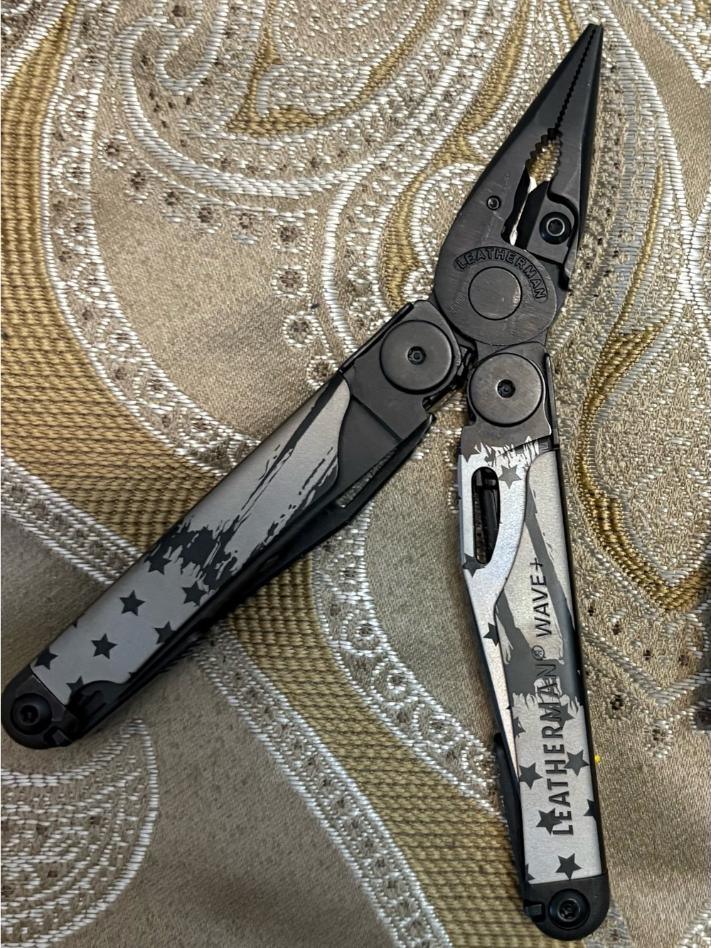 Leatherman Wave+ Multitool - Black/Gray Star Graphic